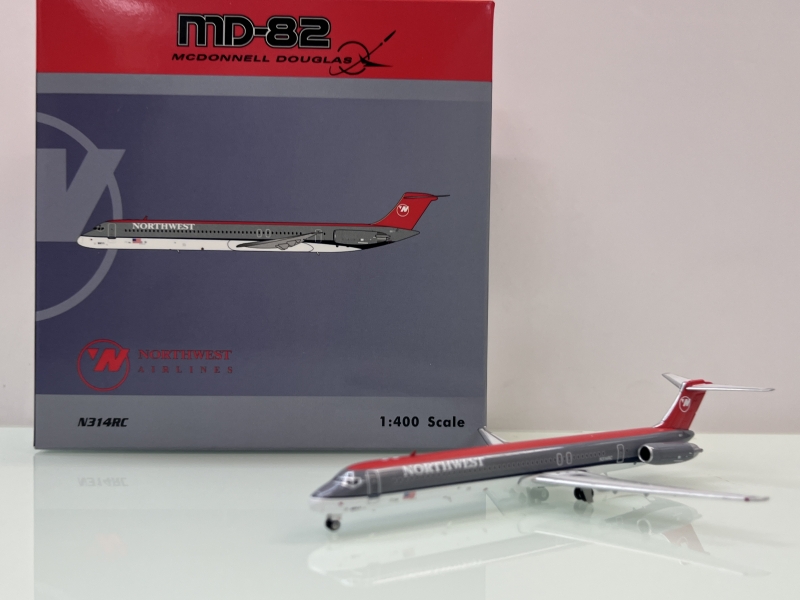 1:400 Northwest MD-82