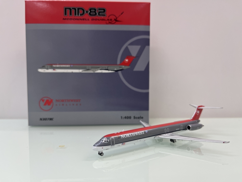 1:400 Norhtwest MD-82