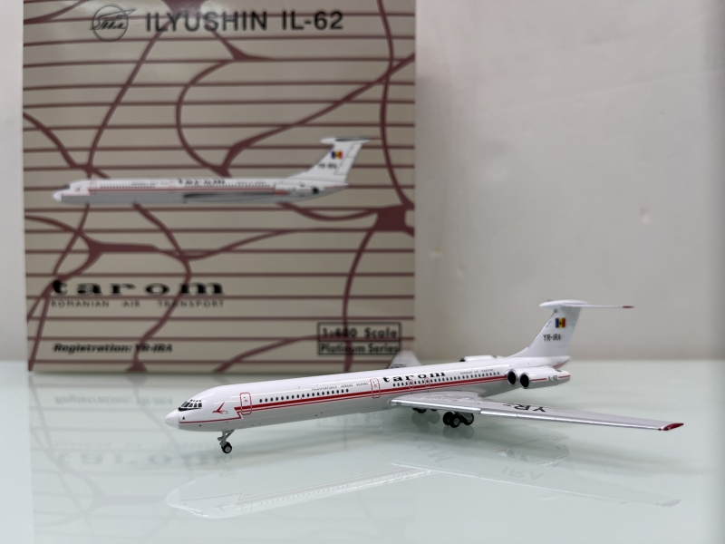 1:400 Tarom IL-62
