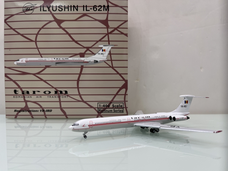 1:400 Tarom IL-62M
