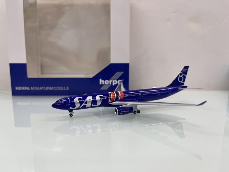 1:500 SAS A330-300