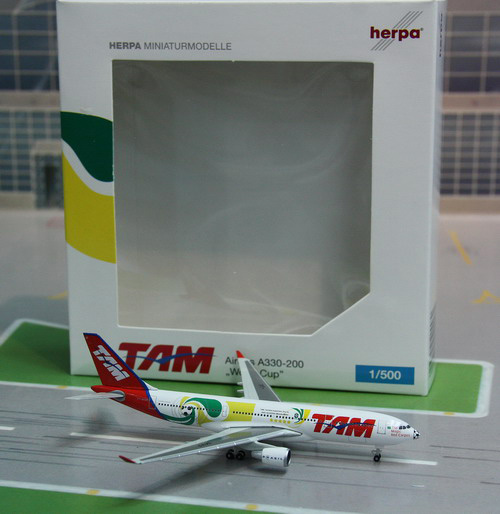 1:500 TAM A330-200