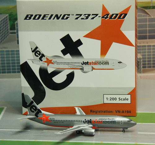 1:200 Jet Star B737-400