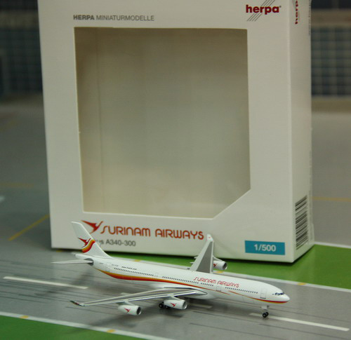 1:500 Surinam Airways A340- ...