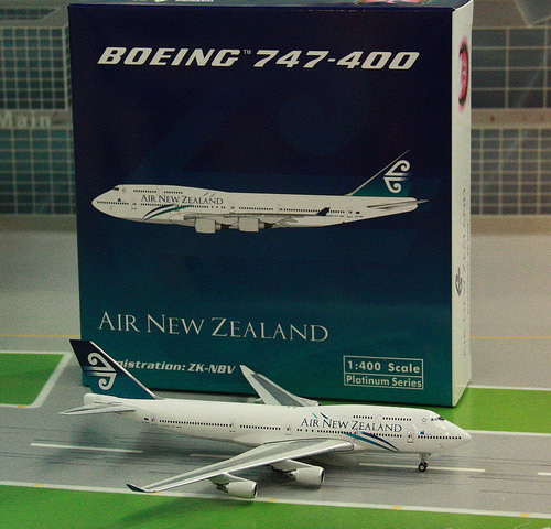 1:400 Air New Zealand B747- ...