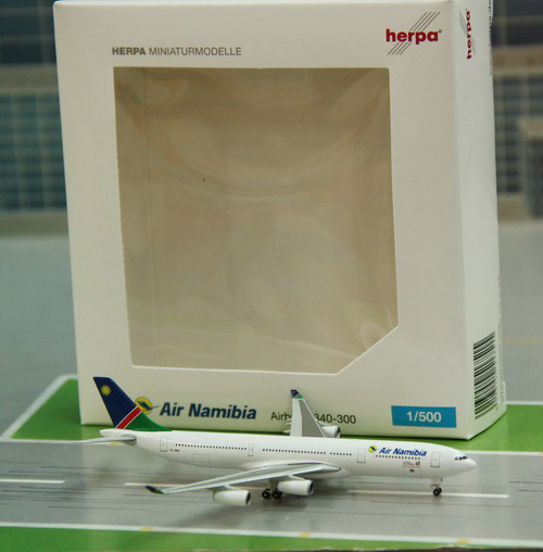 1:500 Air Namibia A340-300