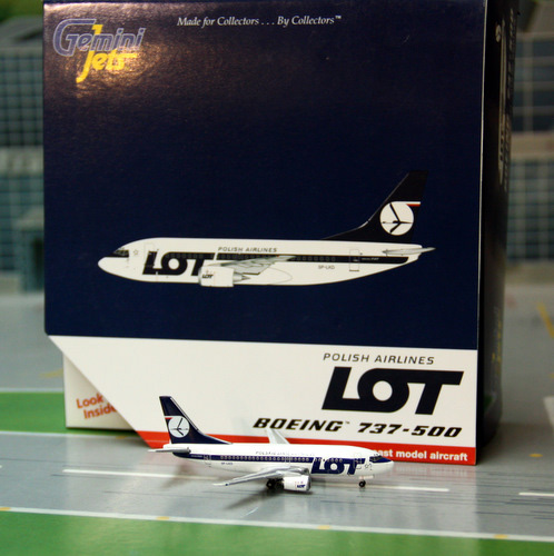 1:400 LOT B737-500