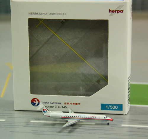 1:500 China Eastern ERJ-145