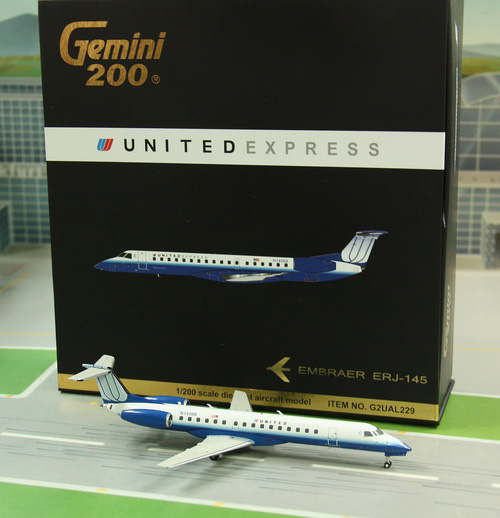 1:200 United Express ERJ-14 ...