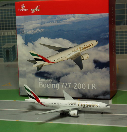 1:500 Emirates B777-200LR