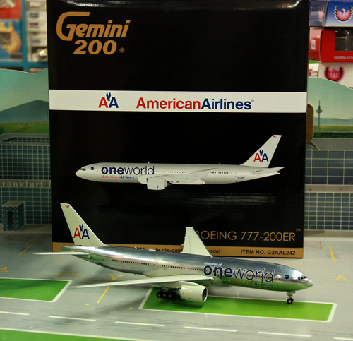 1:200 American Airlines B77 ...