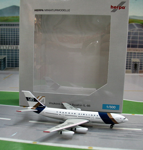 1:500 Vnukovo Airlines IL-8 ...