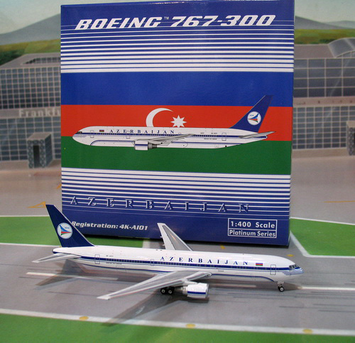 1:400 Azerbaijan Airlines B ...