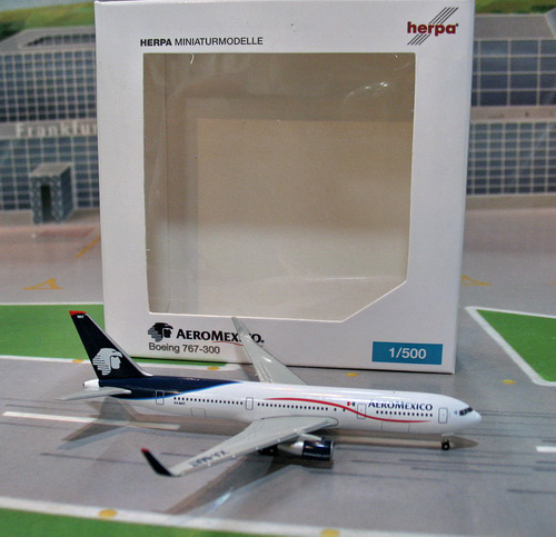 1:500 AeroMexico B767-300