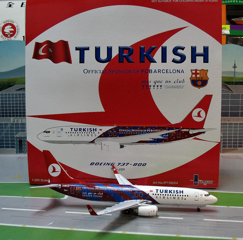 1:200 Turkish Airlines B737 ...