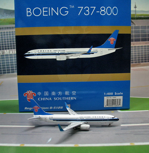 1:400 China Southern B737-8 ...