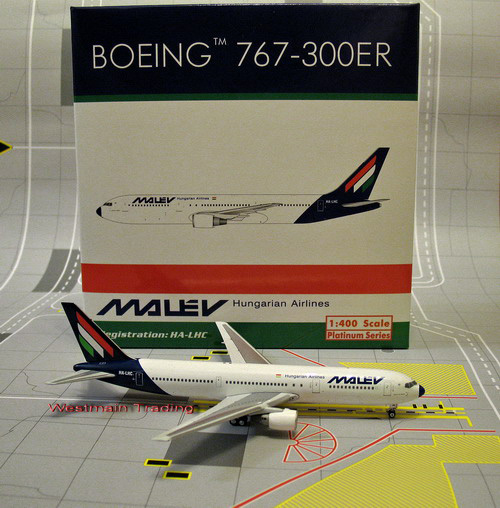 1:400 Hungarian Airlines B7 ...