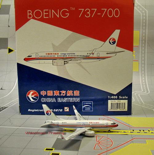1:400 China Eastern B737-70 ...