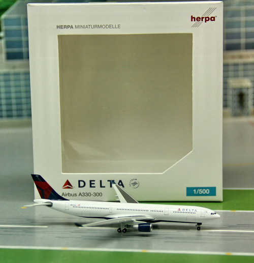 1:500 Delta A330-300