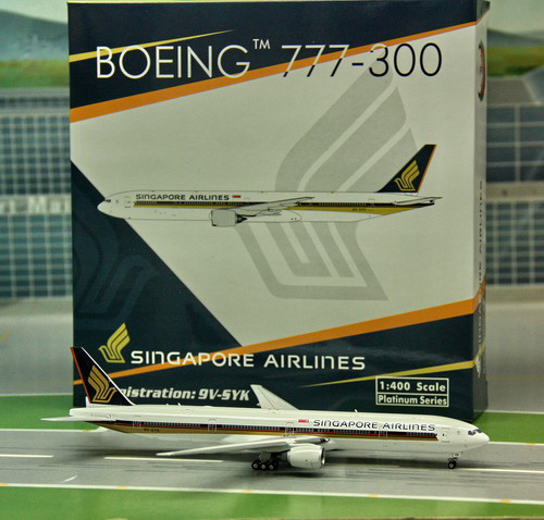 1:400 Singapore Airlines B7 ...