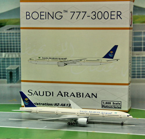 1:400 Saudi Arabian B777-30 ...