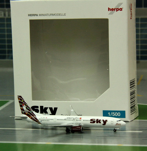 1:500 Sky Airlines B737-900