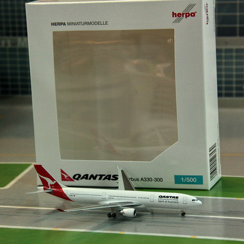 1:500 Qantas A330-300