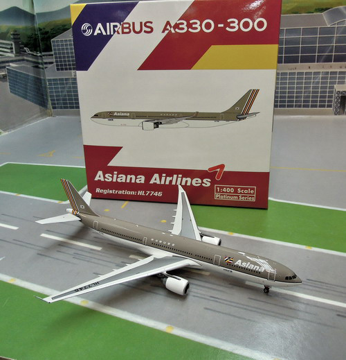 1:400 Asiana Airlines A330- ...