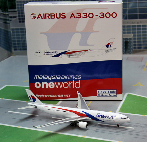 1:400 Malaysia Airlines A33 ...