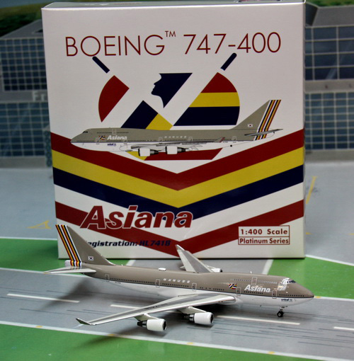 1:400 Asiana Airlines B747- ...