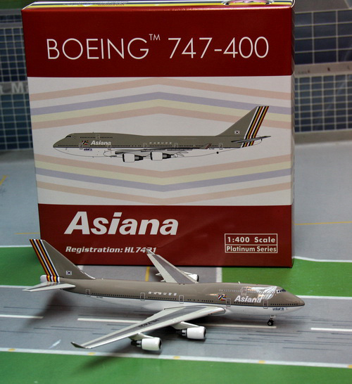 1:400 Asiana Airlines B747- ...