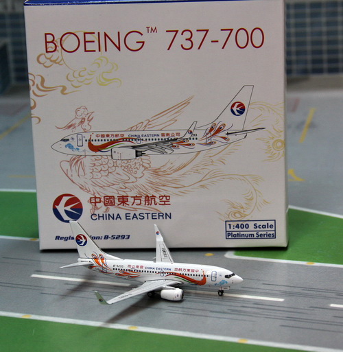 1:400 China Eastern B737-70 ...