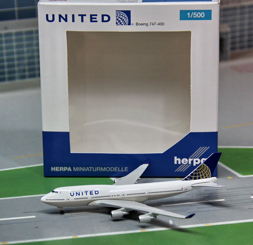 1:500 United B747-400