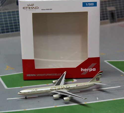 1:500 Etihad Airways A340-6 ...