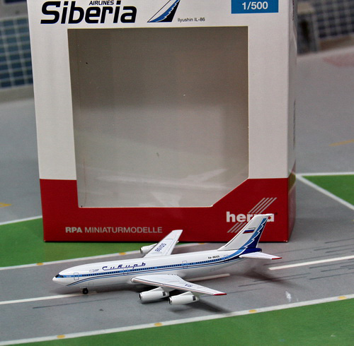 1:500 Siberia Airlines IL-8 ...