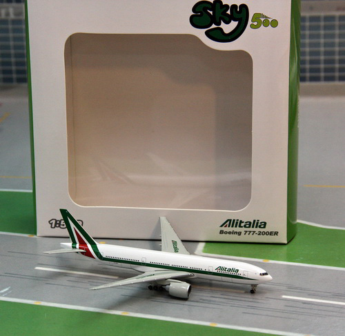 1:500 Alitalia B777-300ER