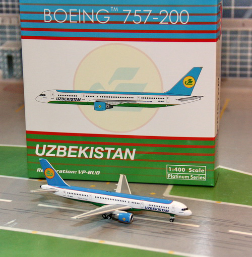 1:400 Uzbekistan B757-200