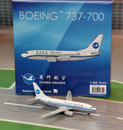 1:400 Xiamen Airlines B737- ...