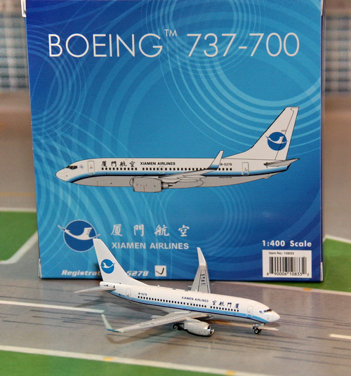 1:400 Xiamen Airlines B737- ...