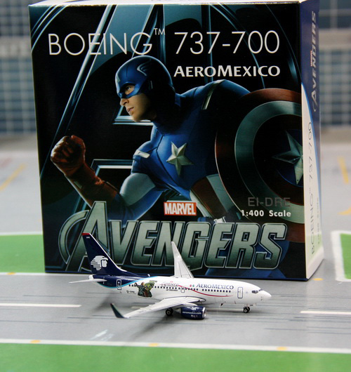 1:400 AeroMexico B737-700