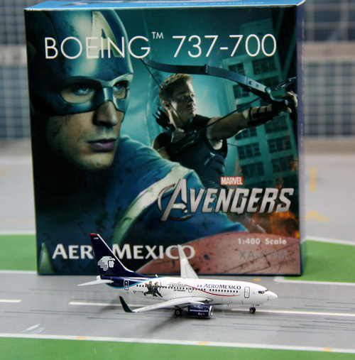 1:400 AeroMexico B737-700