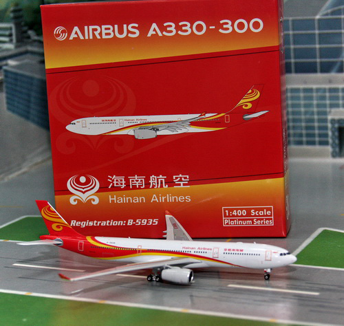 1:400 Hainan Airlines A330- ...