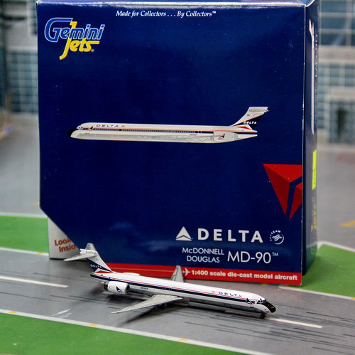 1:400 Delta MD-90