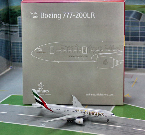 1:400 Emirates B777-200LR