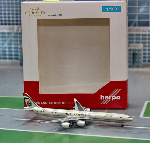 1:500 Etihad Airways A340-6 ...