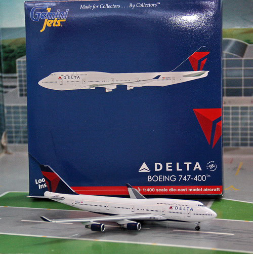 1:400 Delta B737-400
