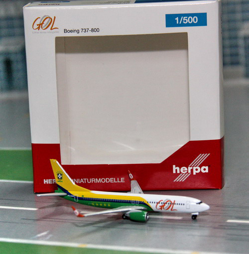 1:500 GOL B737-800