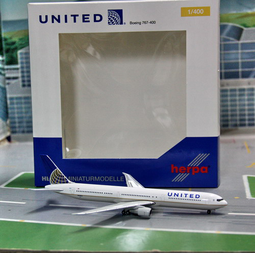 1:400 United B767-400