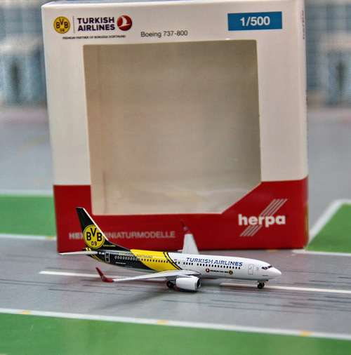 1:500 Turkish Airlines B737 ...