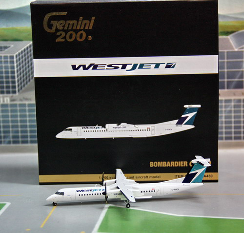 1:200 West Jet Q400